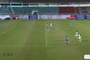 Clip: Văn Toàn cướp bóng nhanh như chớp, HA Gia Lai có 3 điểm