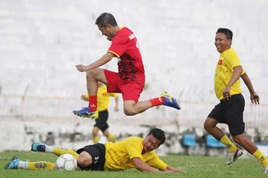 Vụ U-19 bán độ: HLV không dẫn đội cũng bị xử