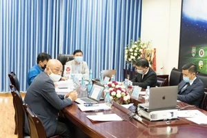 Bầu Đức phản đối đá mùa dịch, V-League lại hoãn vô thời hạn