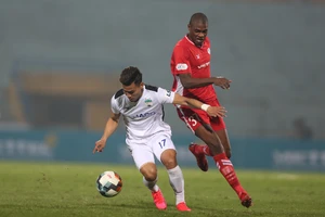 Bóng đá Việt Nam tái khởi động sớm nhất thế giới