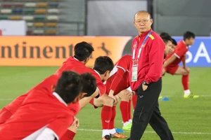 Vì sao Kiatisuk qua mặt HLV Park Hang-seo?