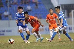 Ít nhất một tháng nữa, V-League mới trở lại