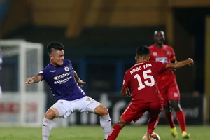 Sau ồn ào tình ái, Quang Hải bừng sáng, thầy Park mừng ra mặt