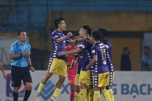 Tuyệt phẩm của Quang Hải và Thành Lương làm rụng rời thầy Park