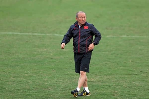 Sau trận thắng lớn Nam Định, ông Park dự đám cưới Công Phượng