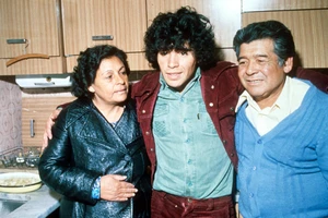 Xót xa cuộc phỏng vấn cuối cùng của Maradona nhớ về mẹ