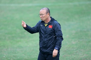 Đối thủ của ông Park Hang-seo lại sa thải HLV 