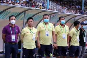 HLV Phan Bá Hùng bịn rịn chia tay Bình Định