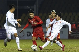 Về quê ăn Tết, ông Park ‘chuyền bóng’ khó cho VFF và VPF