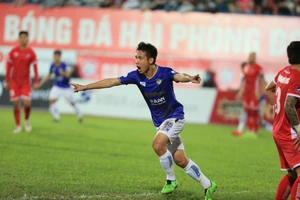 Đương kim á quân Hà Nội ăn may, Hà Tĩnh lâm nguy