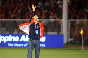 Ông Park chạy show và những hành động ‘lạ’