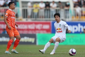 Kiatisak đã nói và làm gì giúp Công Phượng ghi bàn?