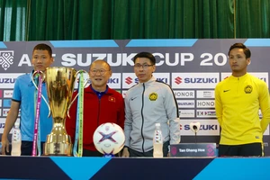 Tranh cãi việc bại tướng của ông Park gọi ngoại binh nhập tịch