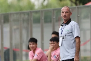 Thầy Giôm chọn lối đá cống hiến cho U-19 Học viện NutiFood JMG