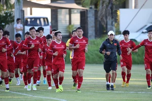 Ghi 5 bàn, lão tướng Anh Đức 36 tuổi lại lên tuyển quốc gia