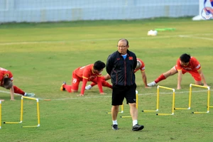 Minh Vương nhả đạn, thầy Park trút gánh nặng Hùng Dũng