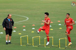 Kiatisak đặt cược cho thầy trò ông Park 