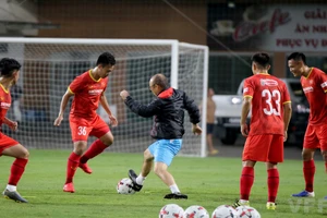 Gạch 10 cái tên, ông Park giữ lại cả 28 cầu thủ ở UAE