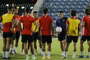 Các đối thủ của ông Park ngã ngựa