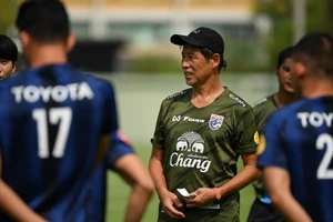 Đội tuyển Thái Lan nằm chiếu trên 