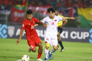 Tuyển Việt Nam giữ mình và bắt bài đối thủ