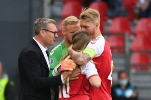 Đội trưởng Simon và những hành động Fair Play cứu mạng Eriksen