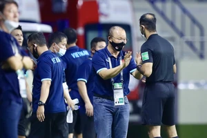 Bị truất quyền chỉ đạo, thầy Park suy tư trước trận gặp UAE