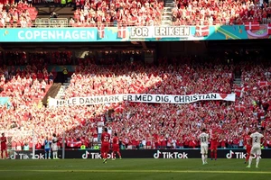 Cú sốc Eriksen và những điều kỳ diệu trên sân Parken!