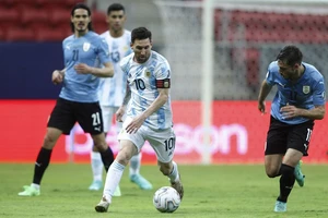 Messi kiến tạo sắc sảo, Argentina thắng hú hồn