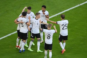 'Xe tăng Đức' đại phá khung thành Hungary