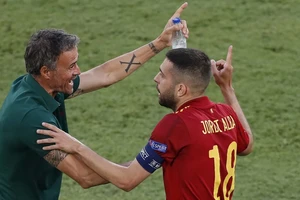 Đại thắng 5 sao may mắn, Tây Ban Nha ‘gáy’ vang trời