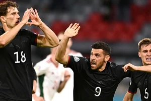 Đức khắc tinh Anh, Thụy Điển khuất phục Ukraine