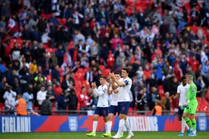 Châu Âu hoảng sợ COVID-19 tấn công Wembley