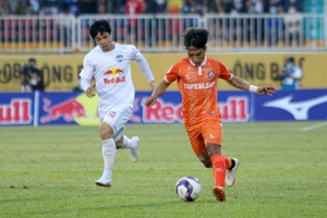 Thầy Park đặc cách cho Công Phượng ở nhà chăm vợ sắp sinh