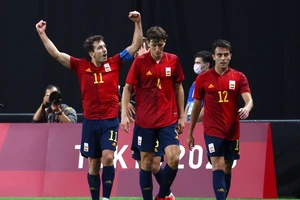 Tây Ban Nha nằm kèo trên Argentina trong cuộc chiến sinh tử