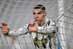 HLV Allegri cảnh báo Ronaldo sẽ phải ngồi ghế dự bị
