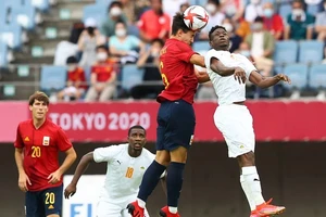 Ứng viên Tây Ban Nha ăn may, chủ nhà suýt ôm hận