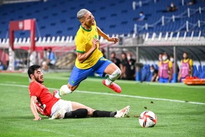 Mexico chơi đôi công với Brazil là tự sát