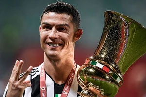 Vua phá lưới Ronaldo lần đầu tiên nhận giải Paolo Rossi