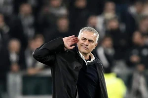 Lại bị đuổi, Mourinho tài đi đôi với tật