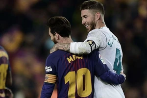 Trung vệ Ramos: ‘Messi hãy đến nhà tôi ở!’ 