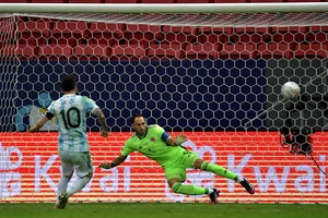 PSG rắc rối chọn Messi, Ramos, Neymar hay Mbappe đá phạt đền