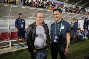 Bầu Đức phản pháo và Chủ tịch CLB Hải Phòng đòi giải tán VPF