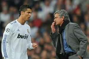 HLV Mourinho cầu xin Ronaldo đi khỏi Juventus