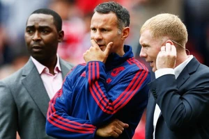 Lạ lùng những cầu thủ ngôi sao thế giới vừa làm thầy, vừa làm trò