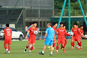 Nóng: Thầy Park bất ngờ trả 2 cầu thủ về nhà, chờ Tiến Dũng, Minh Vương