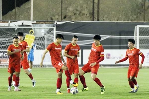 3 trung vệ chấn thương, thầy Park rối bời