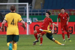 Trọng tài tước mất của Việt Nam một quả penalty