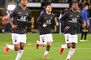 Messi và PSG gặp khó trong cuộc đụng độ Man City