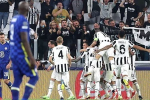 HLV Tuchel giận dữ sau bàn thắng kỳ lạ của Chiesa 